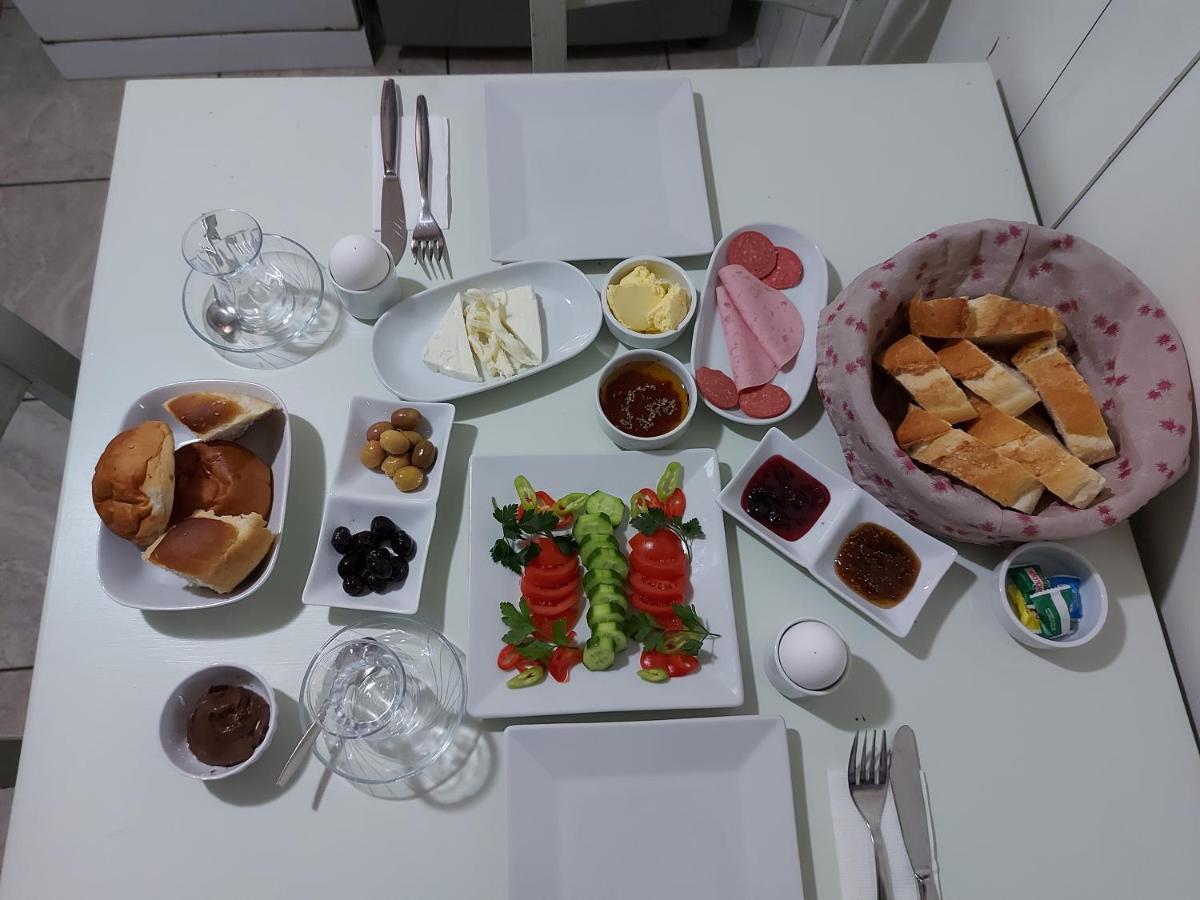 Celil Pansiyon Ayvalı Buitenkant foto