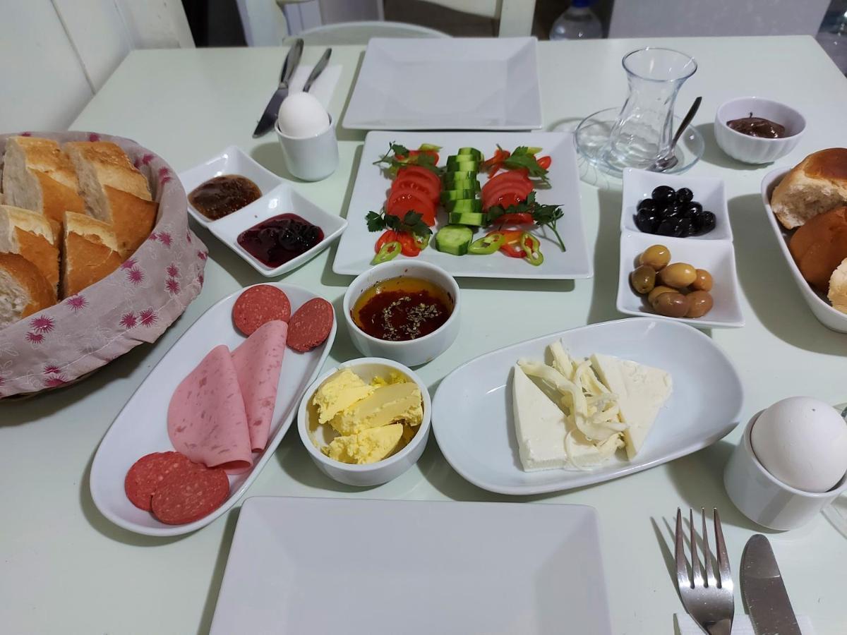 Celil Pansiyon Ayvalı Buitenkant foto