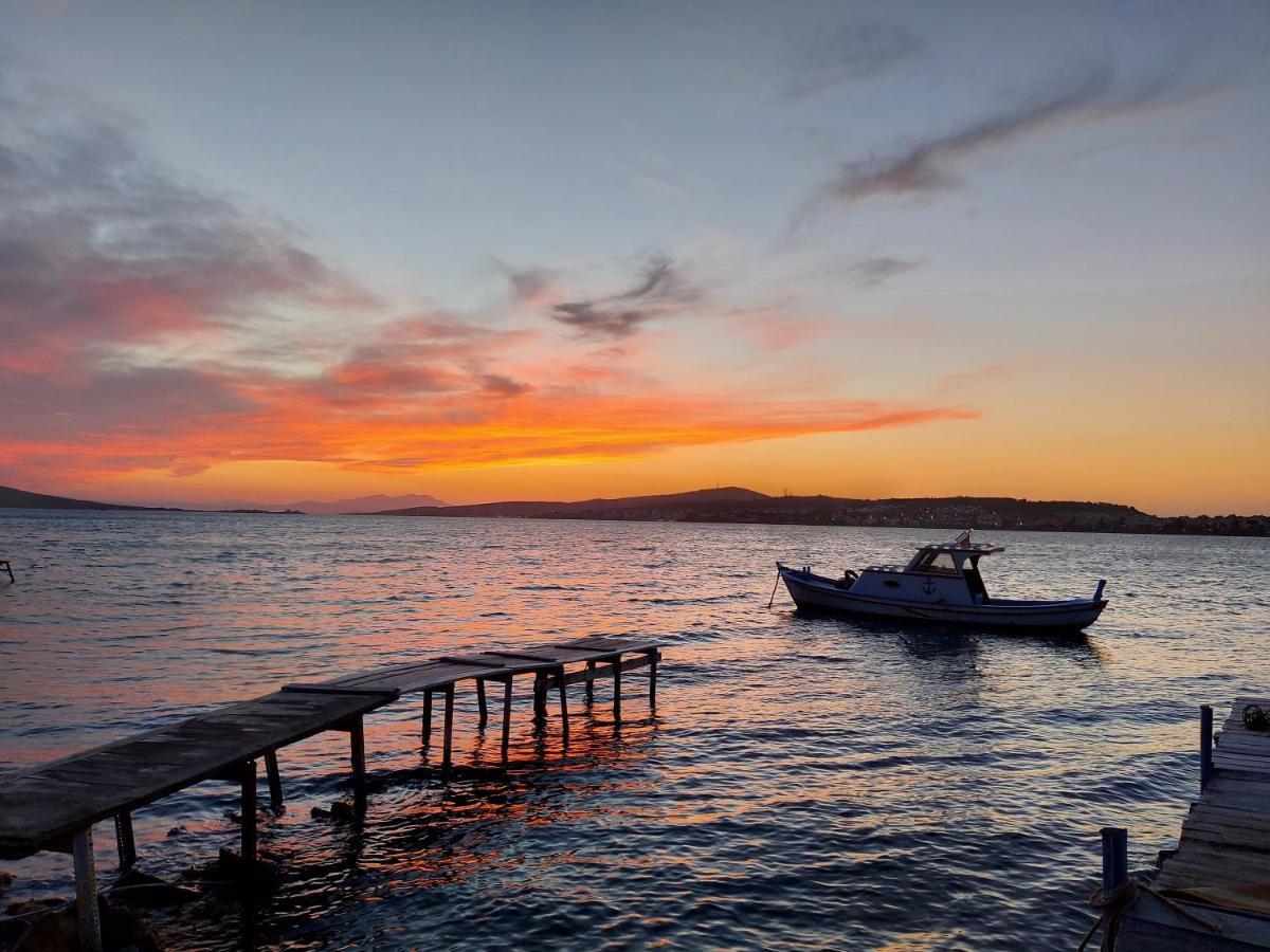 Celil Pansiyon Ayvalı Buitenkant foto